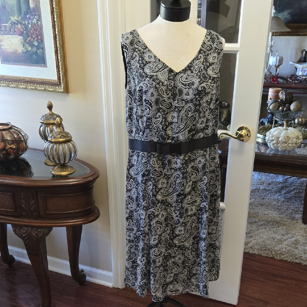 Danny & Nicole Elegant Black White Dress Sleeveless VNeck Empire Waist Ribbon 16